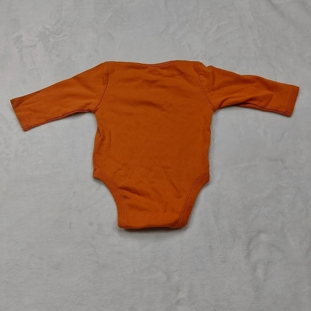 OLD NAVY ORANGE HALLOWEEN BAT WANNA HANG GENDER NEUTRAL BODYSUIT SIZE 3-6 MONTH